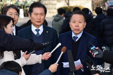 입장 밝히는 김이수 국회 측 대리인