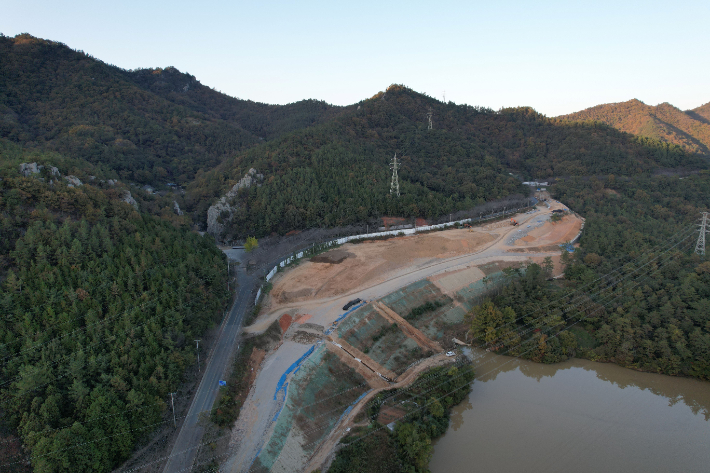 전라남도는 2024년 하반기 특별교부세 정기분으로 총 16개 사업, 236억 원을 확보했다고 밝혔다. 지방도 827호선 까치내제 터널 개설 공사 사진.  전라남도 제공