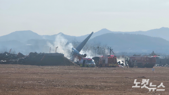 29일 오전 9시 3분쯤 전남 무안군 망운면에 위치한 무안국제공항 활주로에 제주항공 여객기가 폭발한 현장. 독자 제공