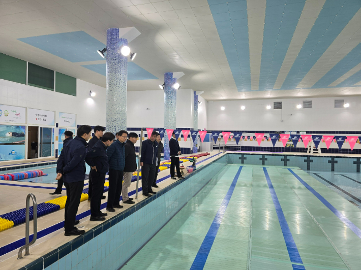수질관리협의회 진해국민체육센터 욕조수 현장점검. 창원시설공단 제공