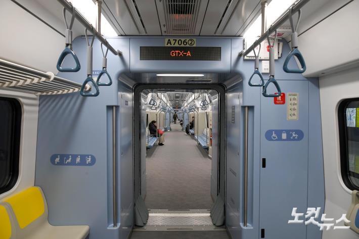 북부 노선 개통된 GTX-A 열차 내부