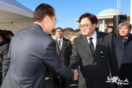 인사하는 우원식 국회의장-권영세 비대위원장