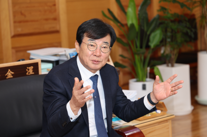 김성 전남 장흥군수. 전남 장흥군 제공