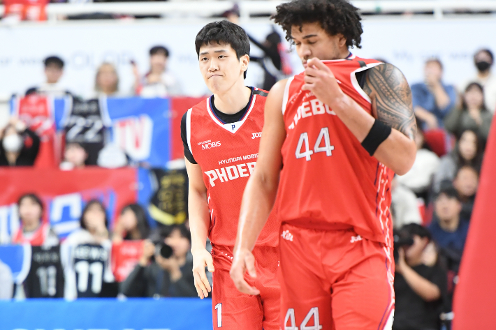 김준일과 게이지 프림. KBL