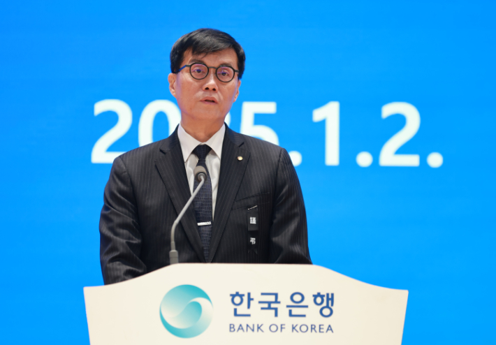 이창용 한국은행 총재가 2일 서울 중구 한국은행에서 열린 '2025년 한국은행 시무식'에서 발언하고 있다. 한국은행 제공