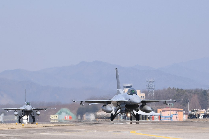 지상 활주하는 공군 제19전투비행단 KF-16 전투기. 연합뉴스