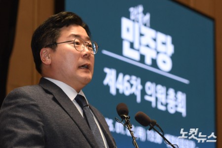 의총 발언하는 박찬대 원내대표