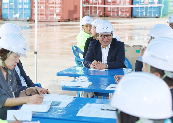 강원 강릉시는 민선 8기 후반기 출발을 맞아 지난해 7월 8일 오전 옥계항 개발 현장에서 김홍규 강릉시장 주재로 현장간부회의를 개최했다. 강릉시 제공