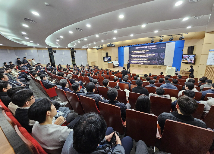 KERI가 2일 전 직원이 함께하는 시무식 개최를 통해 을사년(乙巳年) 새해 업무를 시작했다. 한국전기연구원 제공