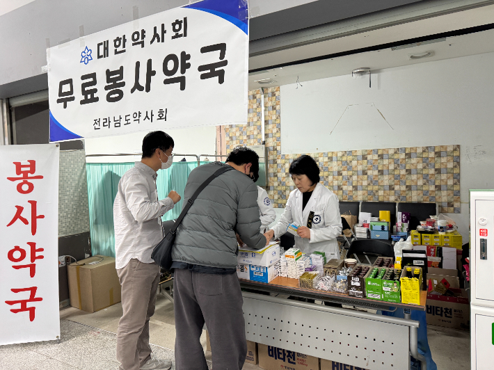 무안공항 1층에 만들어진 세상서 가장 따뜻한 약국