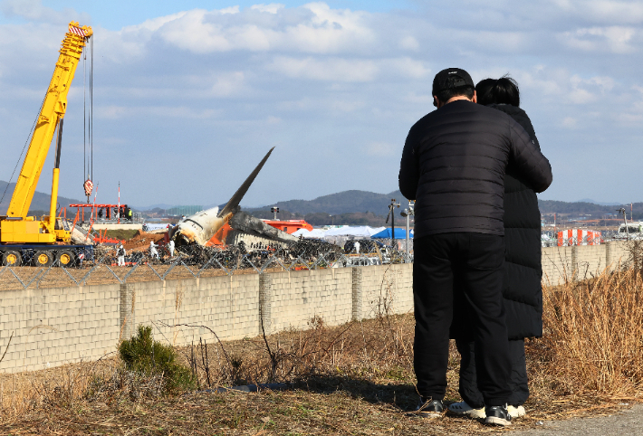 경찰 "제주항공 참사 유족 모욕한 피의자 붙잡아"…나머지도 추적 중