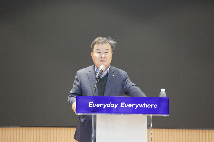 신년사 중인 이동채 창업주. 에코프로 제공