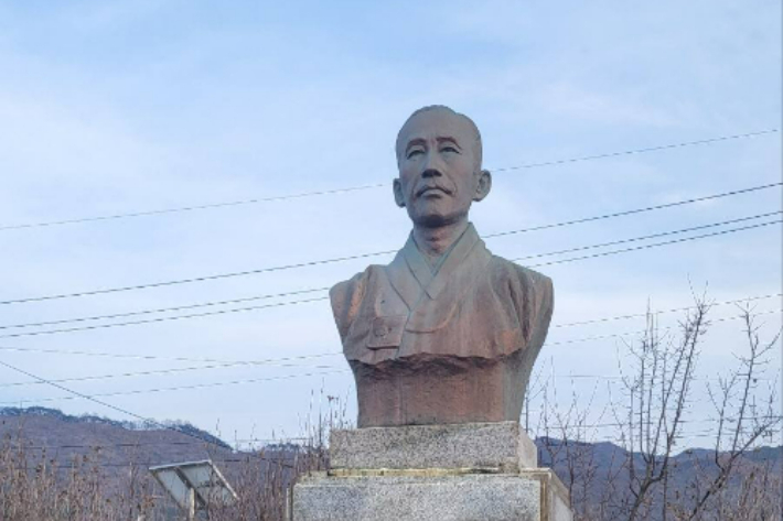 신홍식 선생 흉상. 박진희 충북도의원 SNS 캡처