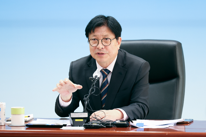 도성훈 인천교육감이 7일 인천 남동구 인천시교육청에서 열린 새해 기자간담회에서 발언하는 모습. 인천시교육청 제공