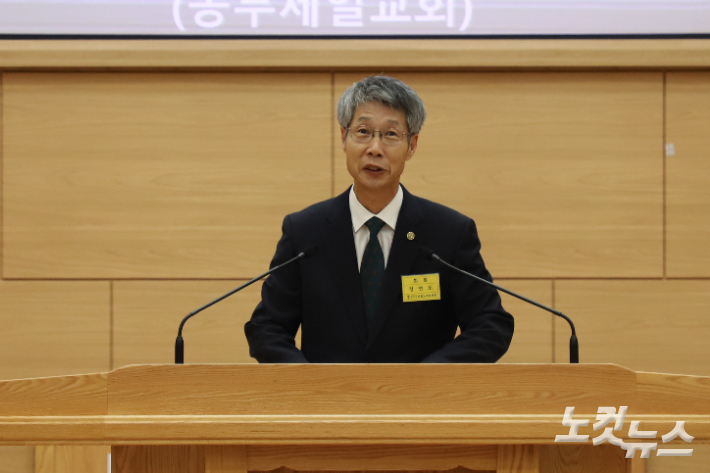 경동노회장로회 회장 정연도 장로가 인사하고 있다. 유상원 아나운서