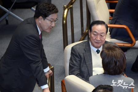 대화하는 권성동-나경원-한기호