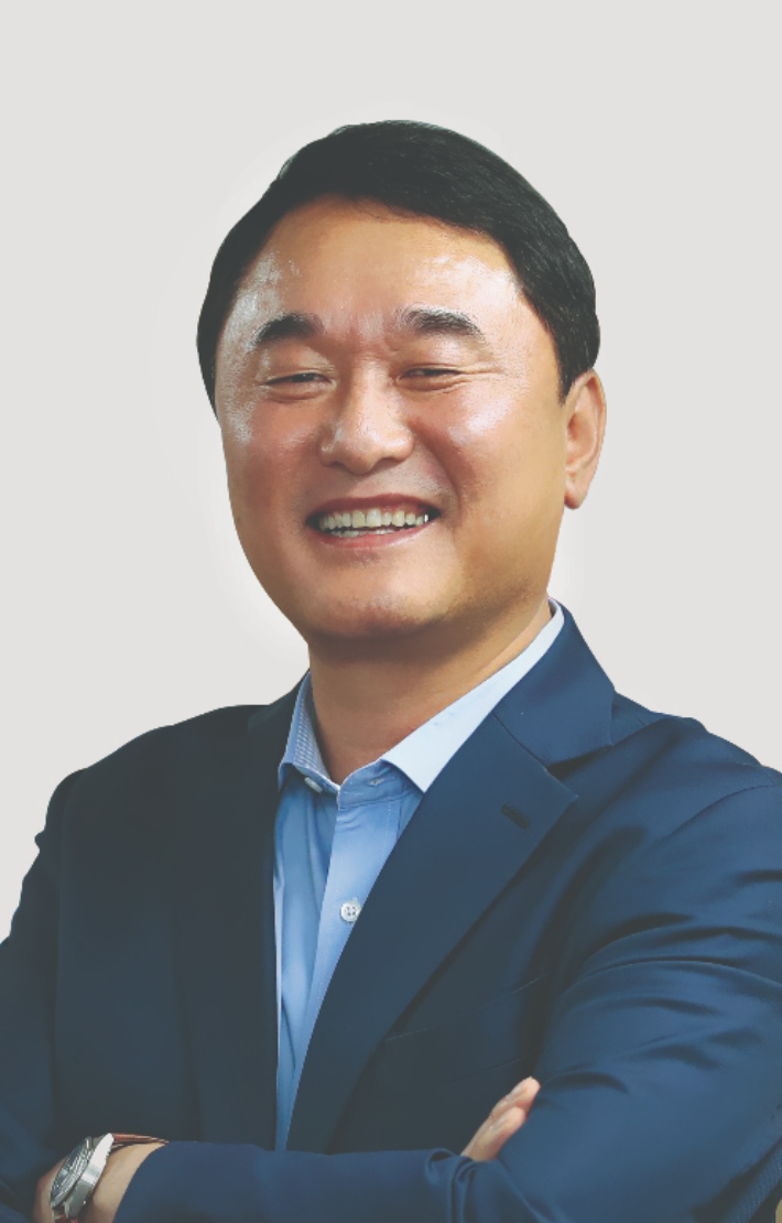 재선에 성공한 대한민국댄스스포츠연맹 강일성 회장. 대한민국댄스스포츠연맹 제공 