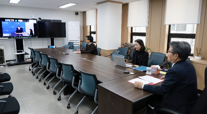 오석환 교육부 차관은 "교육부와 거점국립대학교 그리고 모든 총장님들과 힘을 합쳐 우리가 지향하고 있는 교육 정책의 발전이 이루어질 수 있도록 해 나가는 한 해가 되기를 기대한다"며 국립대학들의 협조를 당부했다. 교육부 제공