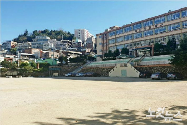 2018년 폐교한 부산 동구 좌천초등학교. 송호재 기자