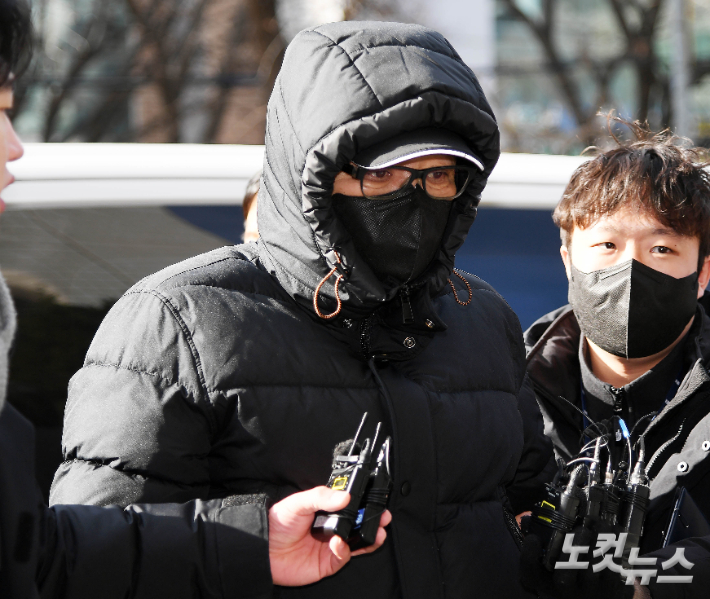 2018년 지방선거 당시 공천을 받게 해주겠다며 거액을 챙긴 혐의를 받는 '건진법사' 전성배 씨가 9일 오후 서울 양천구 남부지법에서 열린 영장실질심사(구속 전 피의자 심문)에 출석하고 있다. 황진환 기자