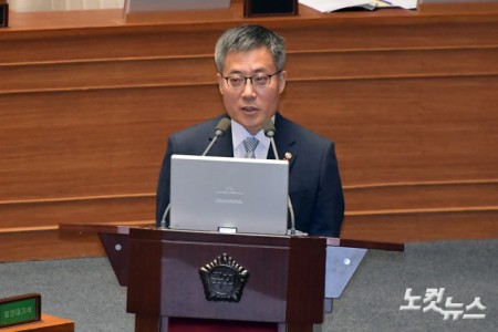 9일 서울 여의도 국회에서 열린 제420회국회(임시회) 제5차 본회의 