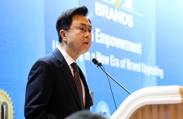 2024-2025 글로벌 톱 브랜드 어워즈에 참석한 김태흠 충남도지사. 충남도 제공