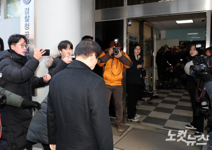 윤석열 대통령에 대한 고위공직자범죄수사처의 체포영장 집행을 저지한 박종준 대통령 경호처장이 10일 오전 서울 서대문구 경찰청 중대범죄수사과로 출석하고 있다. 황진환 기자