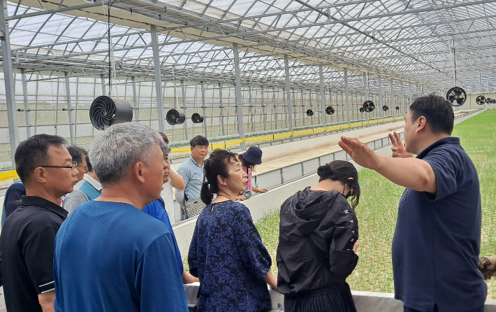 친환경특용작물 과정, 아쿠아포닉스 현장 교육. 전남도 제공