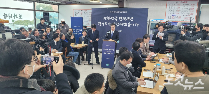 이날 간담회는 골목경제 활성화 취지에서 경기 수원시의 한 설렁탕집에서 열렸다. 박창주 기자