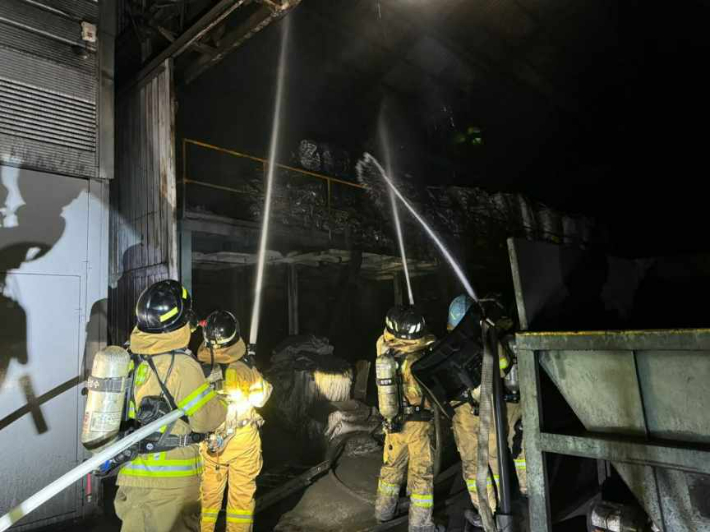 화재 진압 현장. 창원소방본부 제공