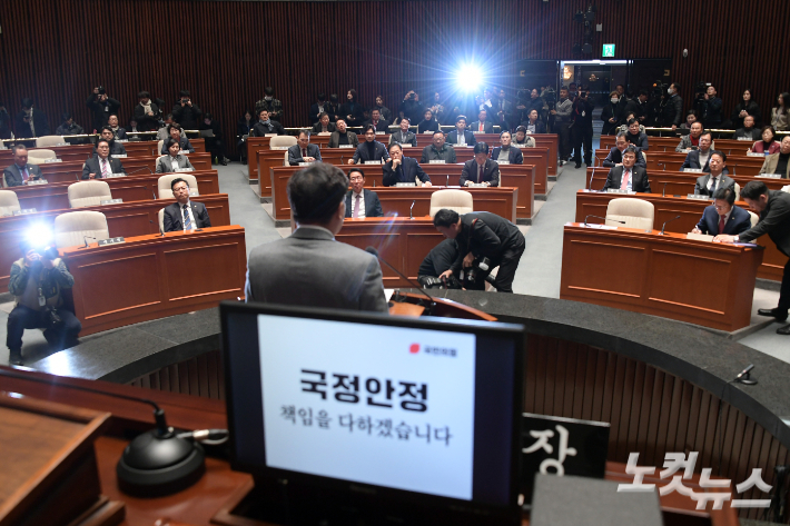 국민의힘 권성동 원내대표가 13일 서울 여의도 국회에서 열린 당 의원총회에서 발언을 하고 있다. 윤창원 기자