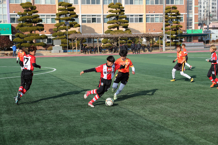 전남 장흥군이 2025년 동계 전지훈련팀을 맞기 위해 공공체육시설 정비와 안전점검을 마무리했다. 장흥군 제공