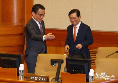 탄핵심판 첫 변론기일 출석한 윤석열 측 배보윤-윤갑근 변호사