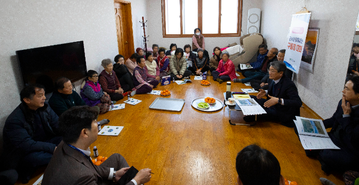 마을로 찾아가는 구례군 '구들장 대화'. 구례군 제공 