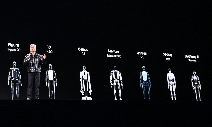 엔비디아 CEO 젠슨 황이 CES 2025 기조연설에서 14종의 휴머노이드 로봇을 소개했다. 이 가운데 6종이 중국산이었다. 글로벌타임스 홈페이지 캡처 