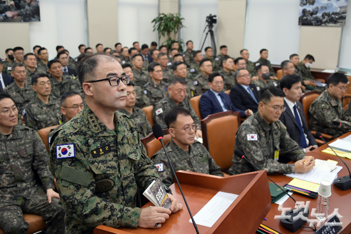 곽종근 전 특수전사령관이 14일 서울 여의도 국회에서 열린 윤석열정부의 비상계엄 선포를 통한 내란혐의 진상규명 국정조사특별위원회 전체회의에서 의원 질의를 받고 있다. 윤창원 기자