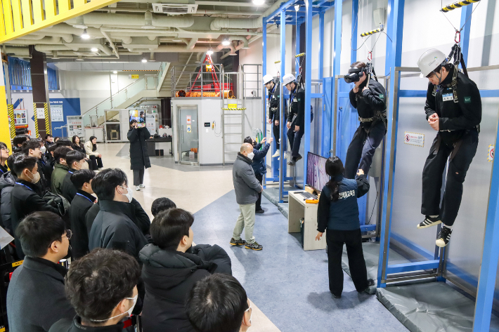 계룡건설 신입사원 안전체험 교육 모습. 계룡건설 제공