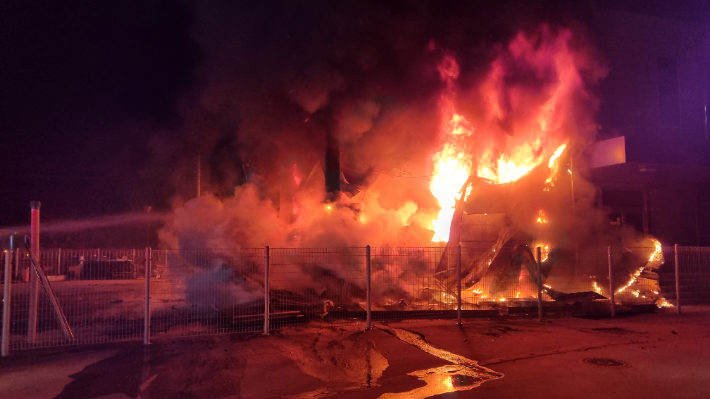 15일 오후 9시 36분쯤 경북 안동시 북후면 물한리의 한 참기름 가공공장에서 원인을 알 수 없는 화재가 발생했다. 경북소방본부 제공