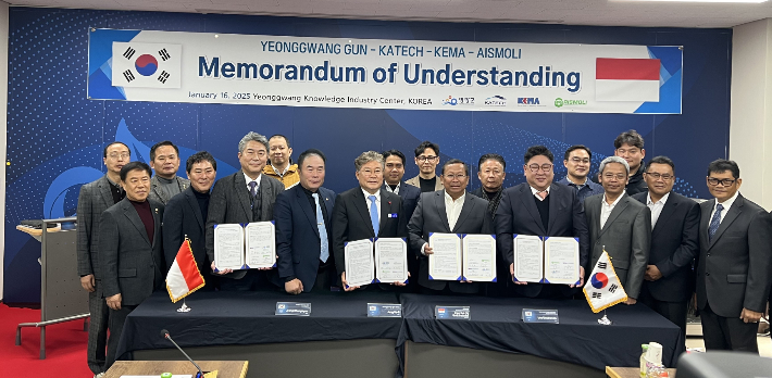 전라남도는 16일 영광 대마전기차산업단지를 찾은 인도네시아 정부 대표단이 두 나라의 이모빌리티 산업 발전을 위해 영광군, 한국자동차연구원, (사)한국스마트이모빌리티협회와 업무협약을 했다고 밝혔다. 전남도 제공