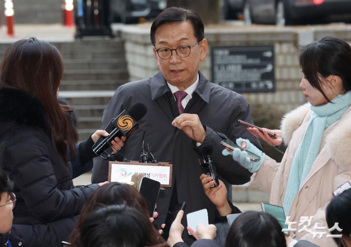 尹, 체포적부심 불출석 석동현 등 변호인만 참석