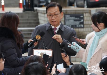 尹, 체포적부심 불출석 석동현 등 변호인만 참석