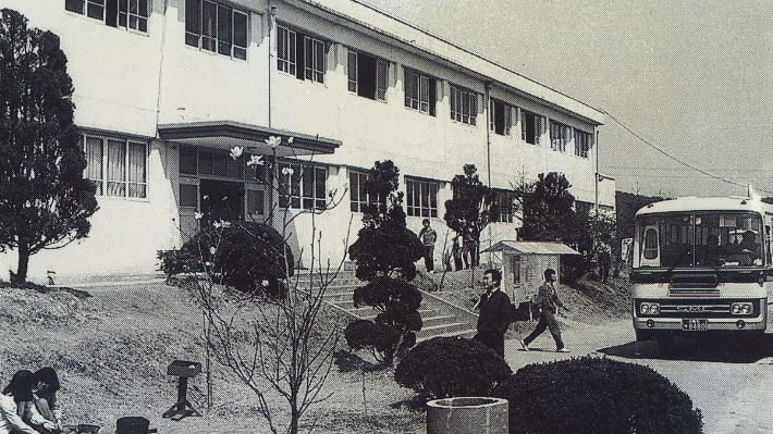 한신대는 1981년 갑작스런 캠퍼스 이전으로 경기도 오산의 폐공장 건물을 임시교사로 활용했다고 밝혔다. 한신대 제공