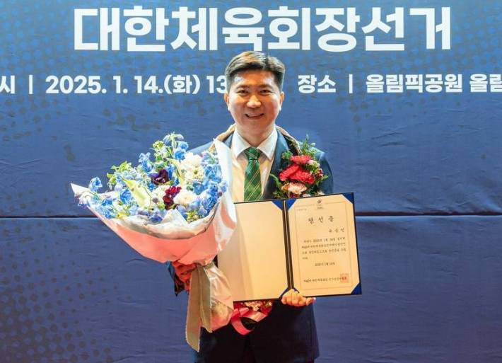 부천시 홍보대사인 유승민 대한체육회장 당선인이 당선 확정 후 기뻐하고 있다. 부천시 제공