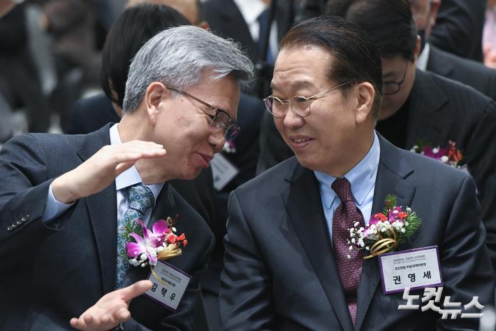 대화하는 권영세-김택우