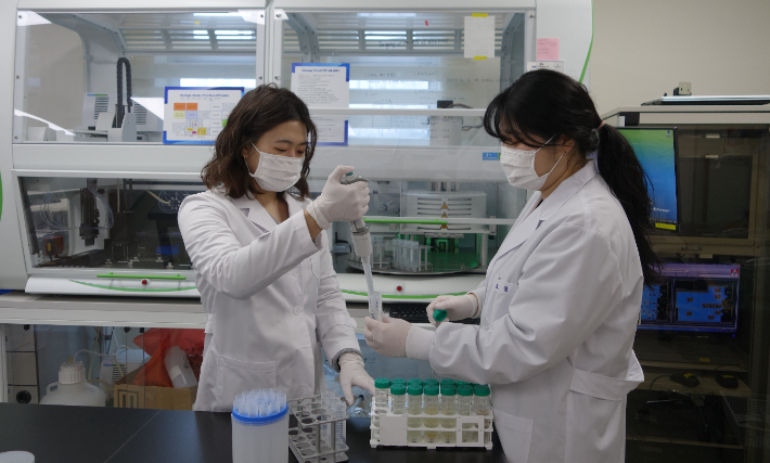 보건환경연구원 검사 사진. 전남도 제공