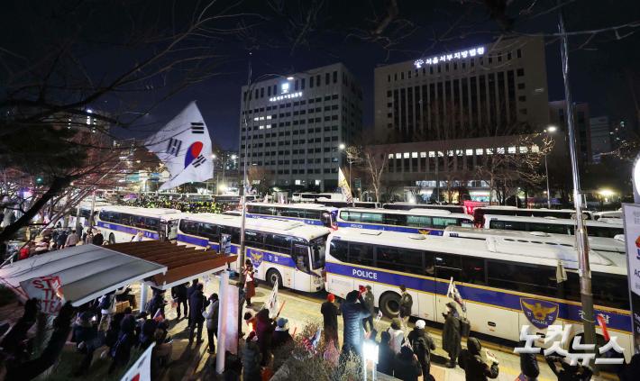 아수라장 서부지법 앞