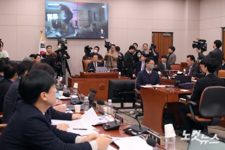 20일 서울 여의도 국회 법제사법위원회 전체회의에서 서울서부지방법원 소요사태 관련 긴급현안질의가 열리고 있다.