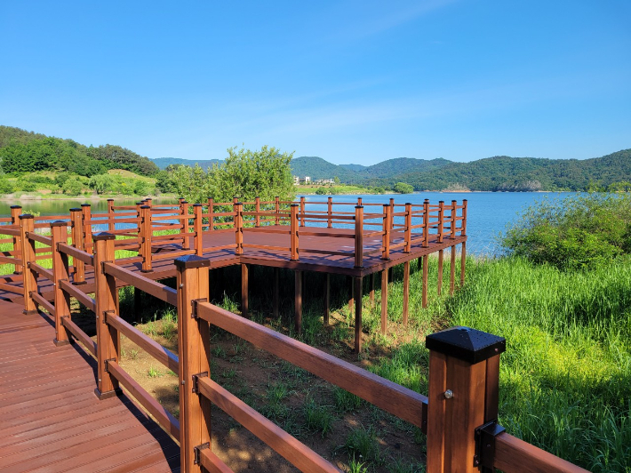 신촌누리길 나무 바닥. 대전 동구 제공