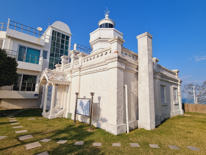 옛 가덕도등대 전경. 부산해수청 제공