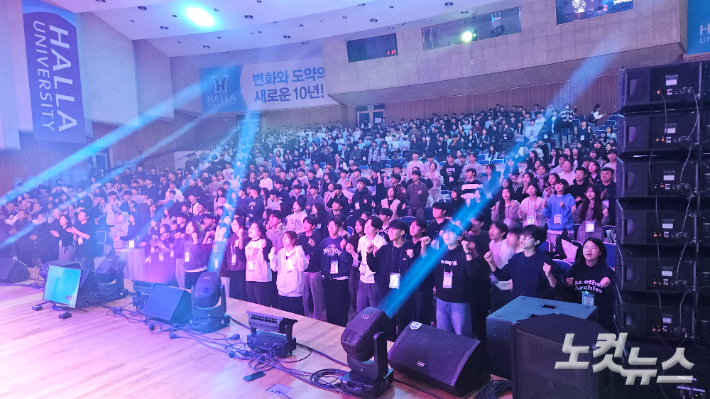 이번 캠프에 참가한 700여명의 강원지역 청소년, 청년들. 박윤경 아나운서